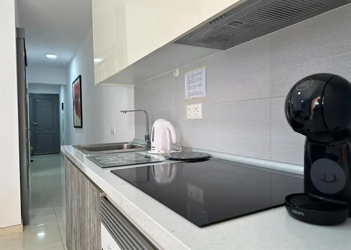 Sunny Luxury On Panoramic Pool Apartman *